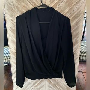 Very nice and professional style long sleeve women’s blouse. Like new.